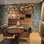 Zwijntje I With Floral Garden プッテン