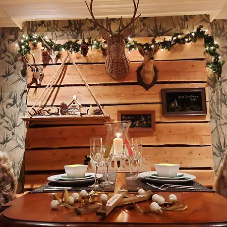 Zwijntje I With Floral Garden プッテン