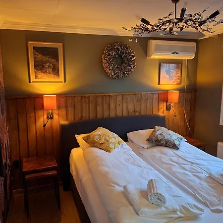 Zwijntje I With Floral Garden