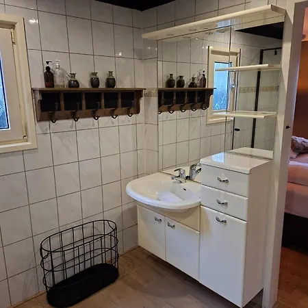 Zwijntje I With Floral Garden Vakantiehuis *