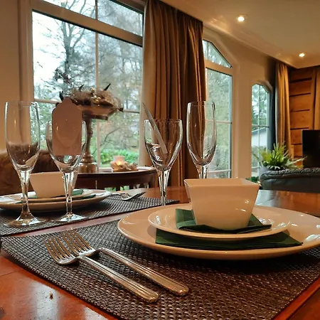 Vakantiehuis Zwijntje I With Floral Garden