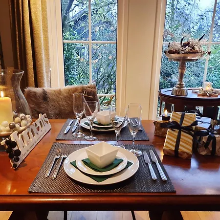 Zwijntje I With Floral Garden * プッテン