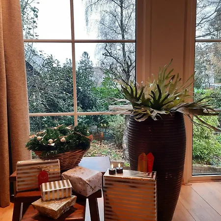 Zwijntje I With Floral Garden * プッテン