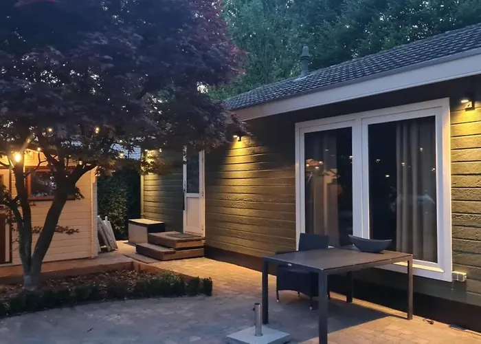 Сasa de vacaciones Zwijntje I With Floral Garden *