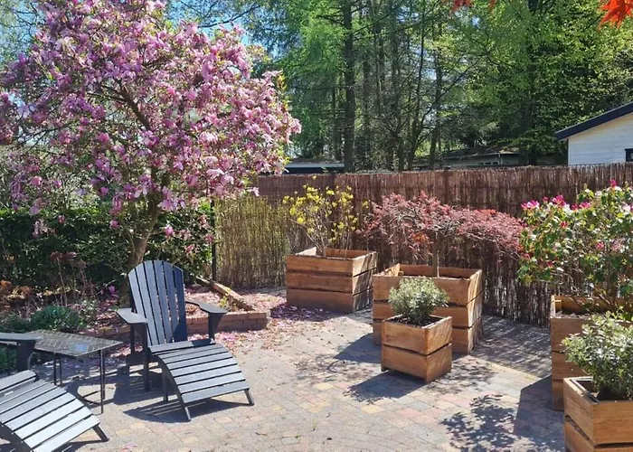 Zwijntje I With Floral Garden