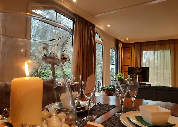 Zwijntje I With Floral Garden Feriehus Putten