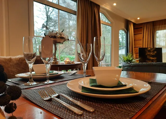 Feriehus Zwijntje I With Floral Garden